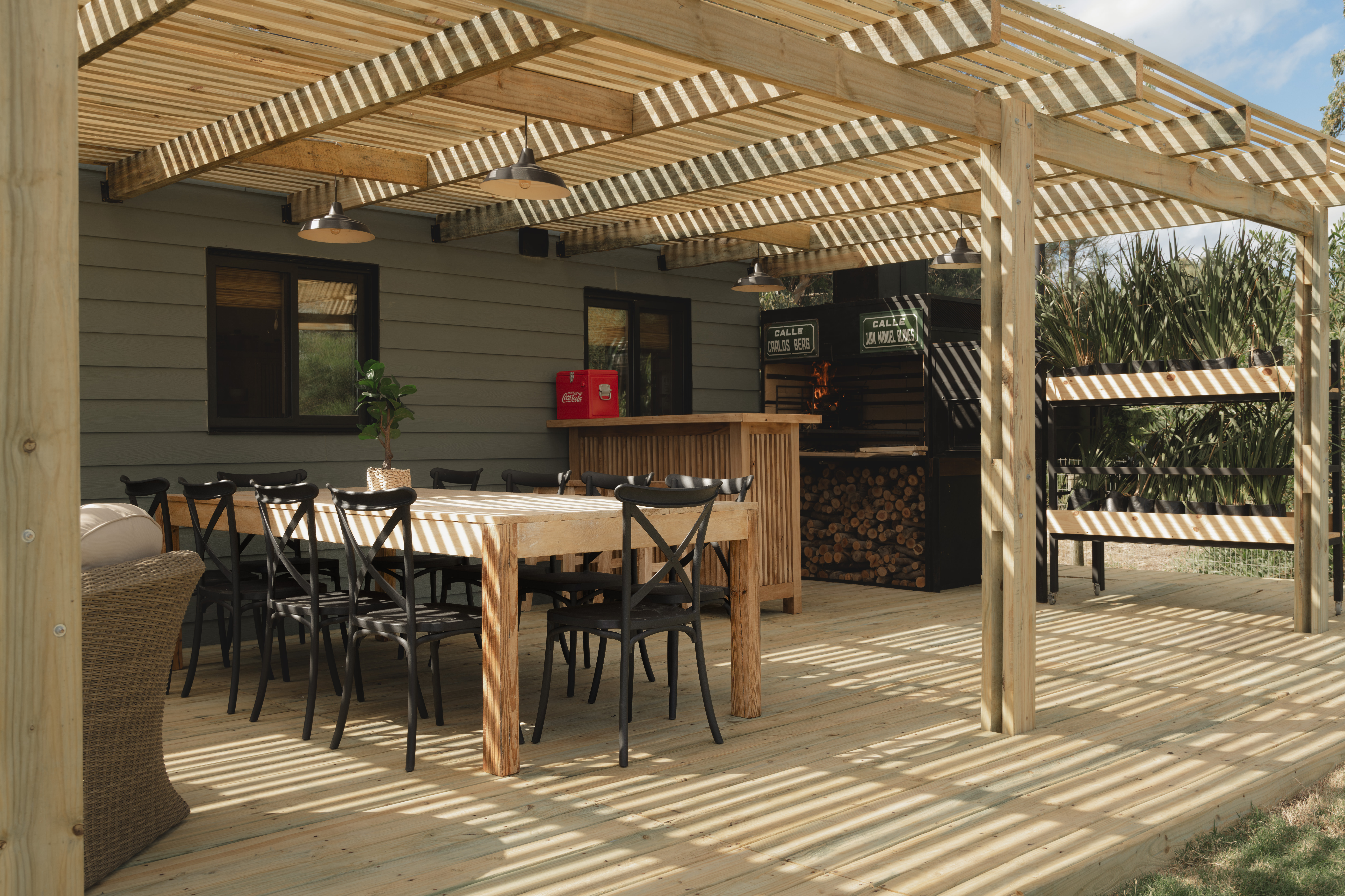 Comedor exterior y parrillero de Faro de Solís