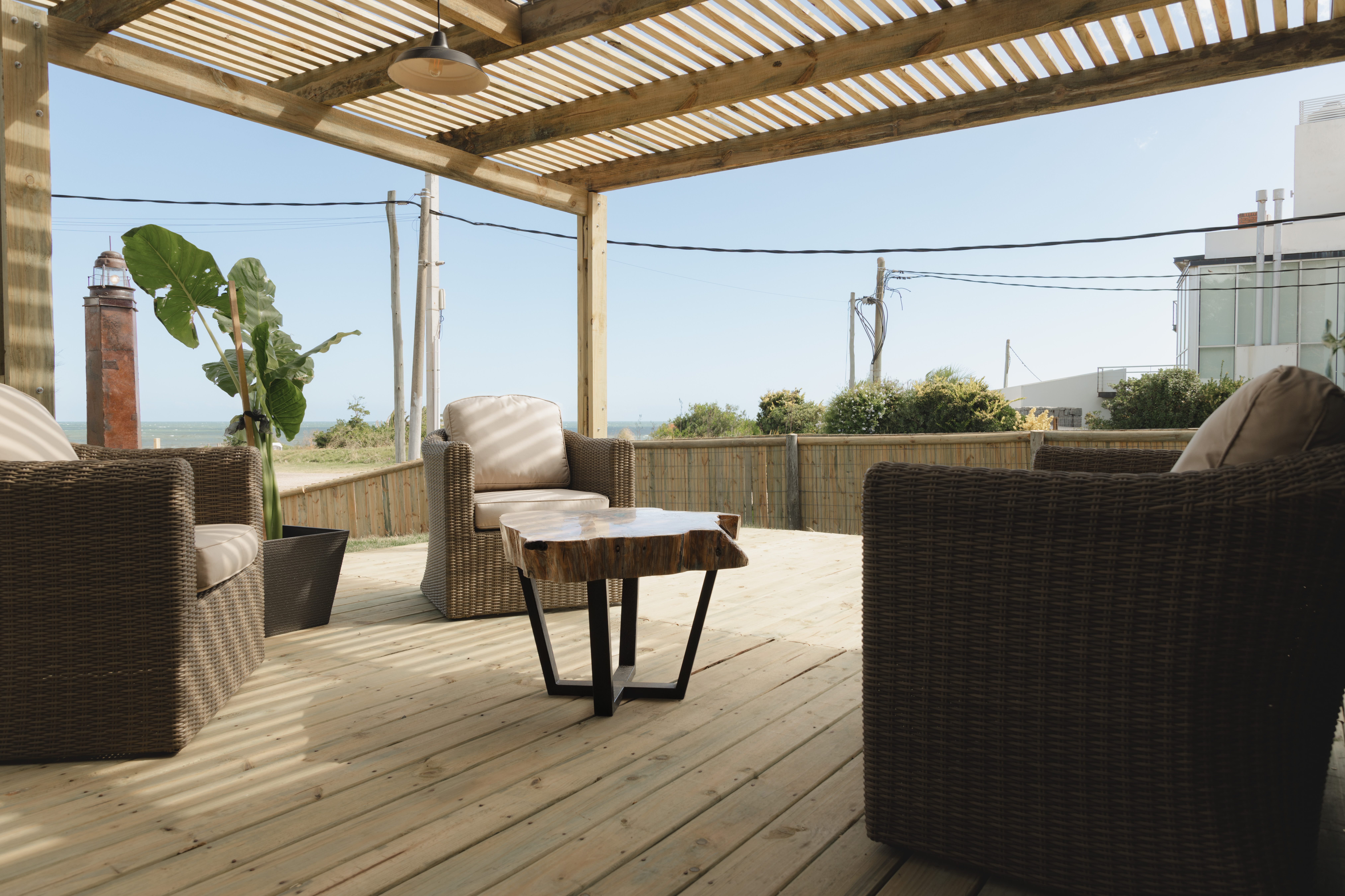 Living exterior con vista al mar en Faro de Solís