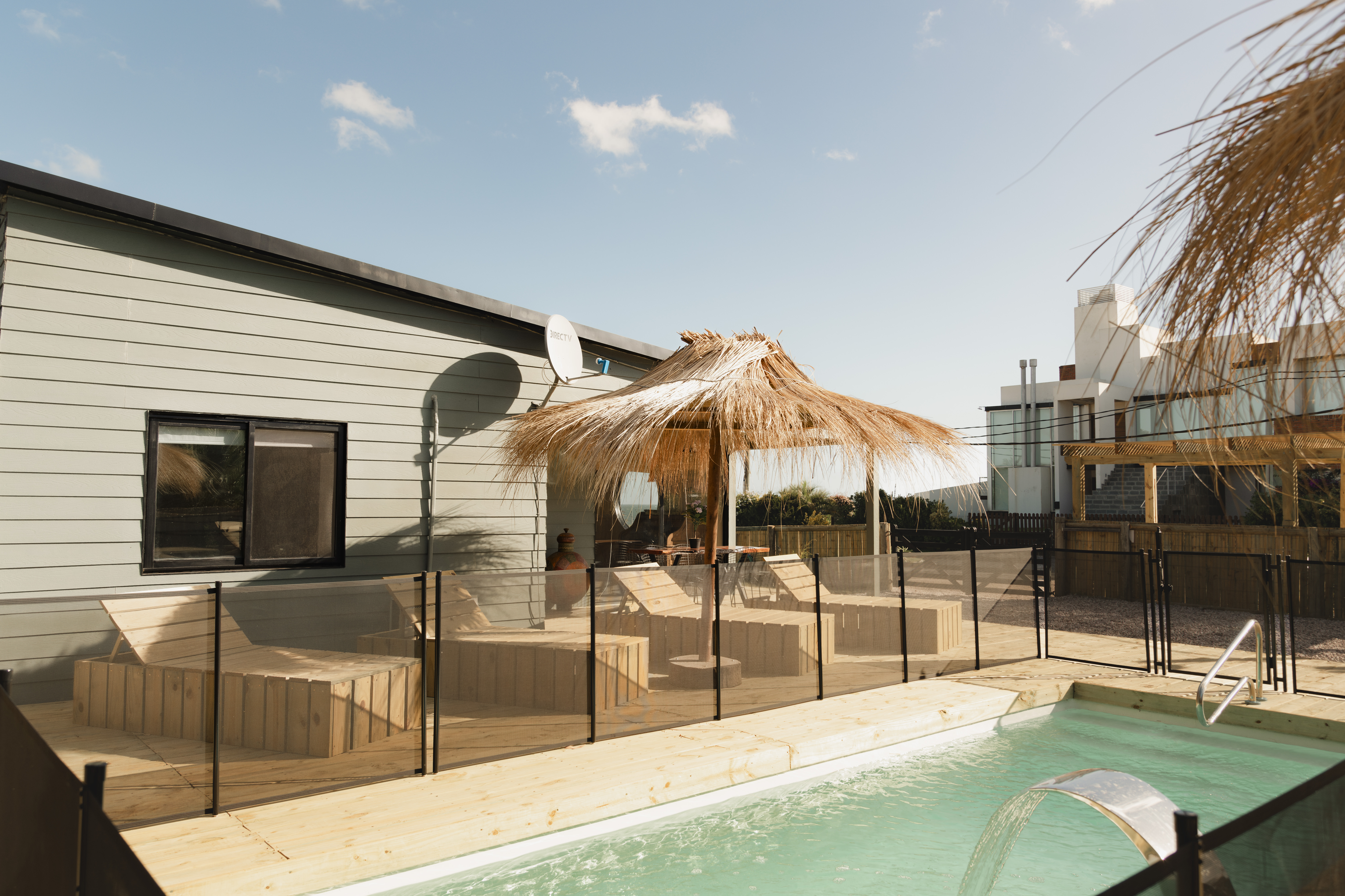 Piscina exterior de Faro de Solís