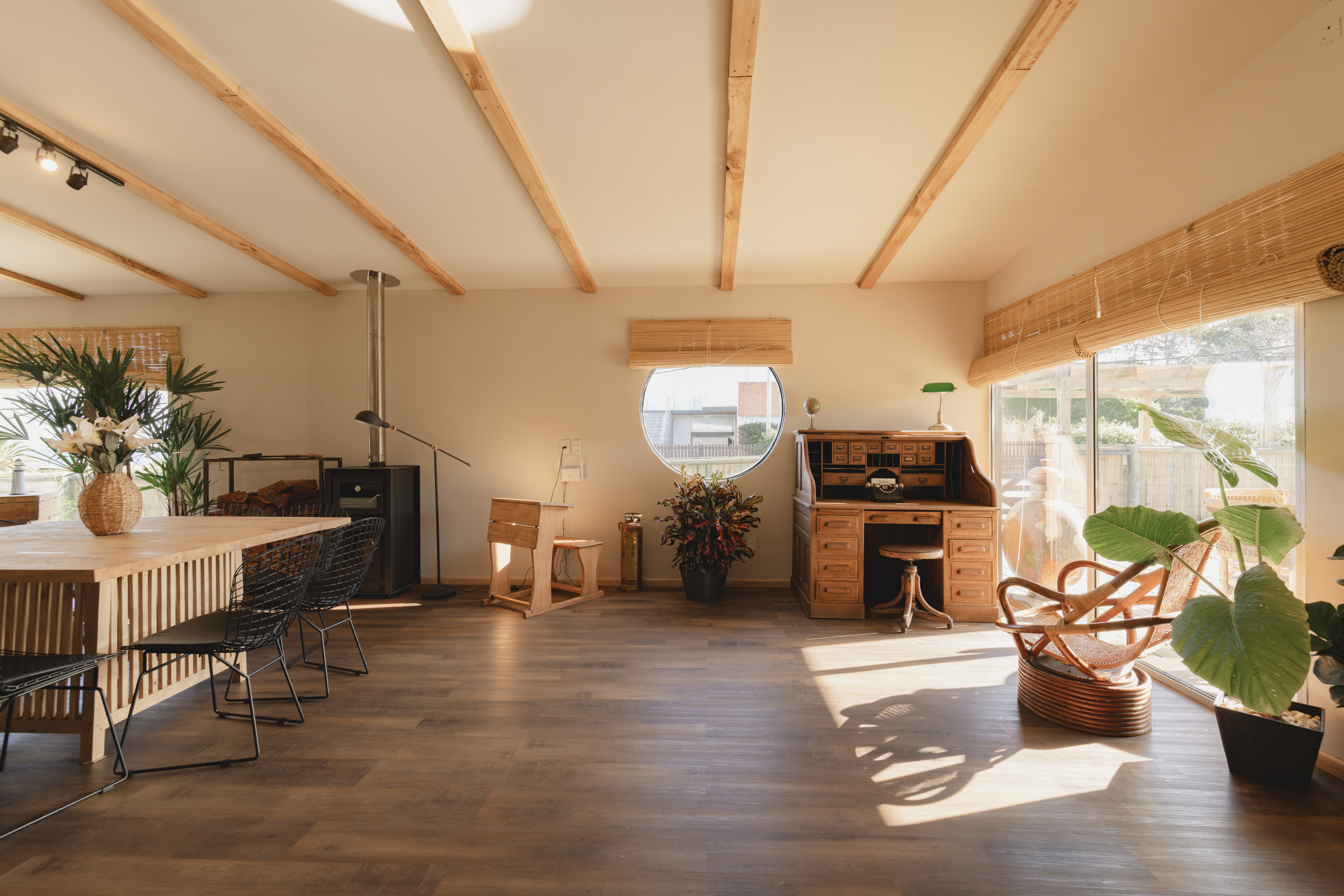 Vista interior luminosa de Faro de Solis