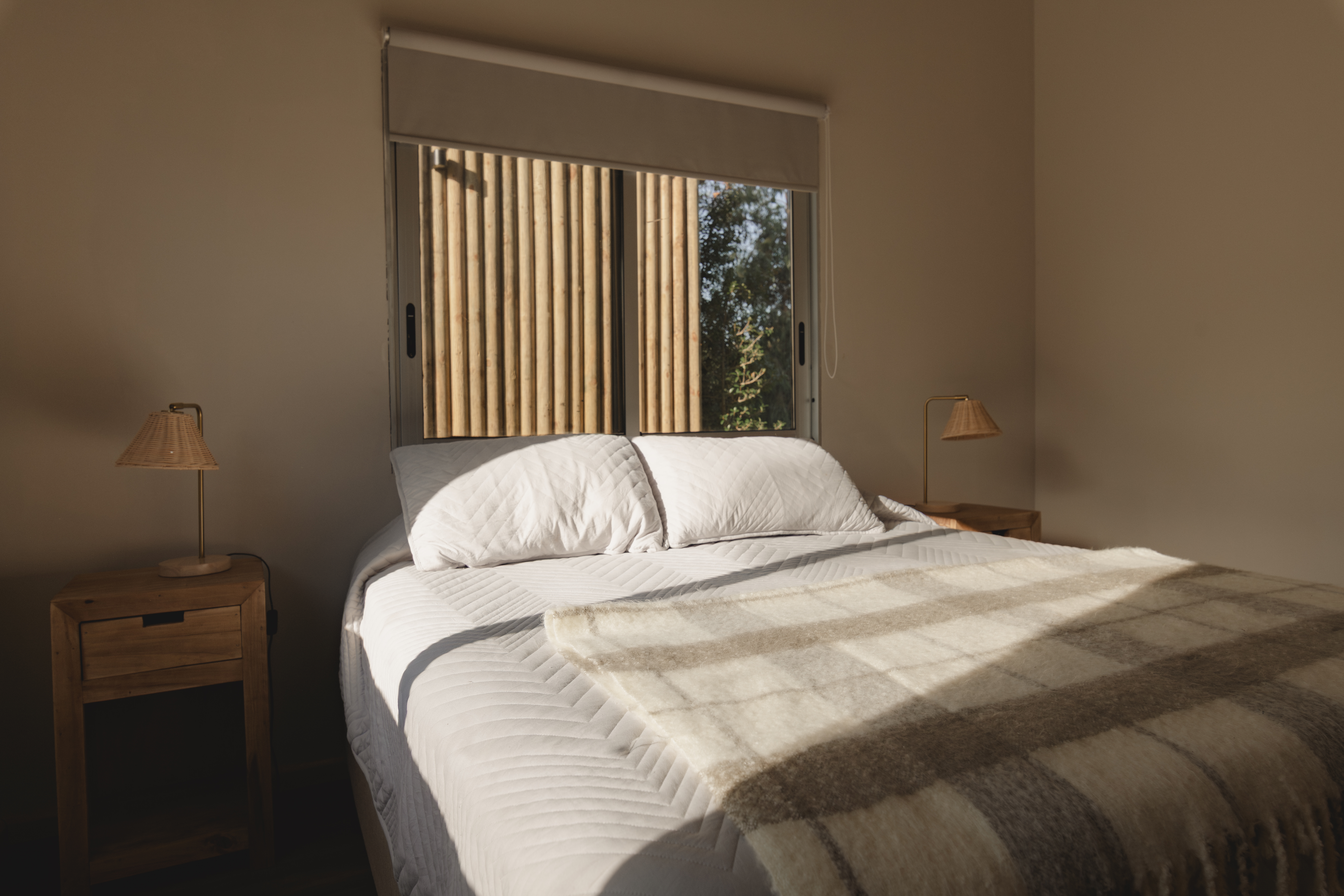 Detalle de la cama principal en Faro de Solis